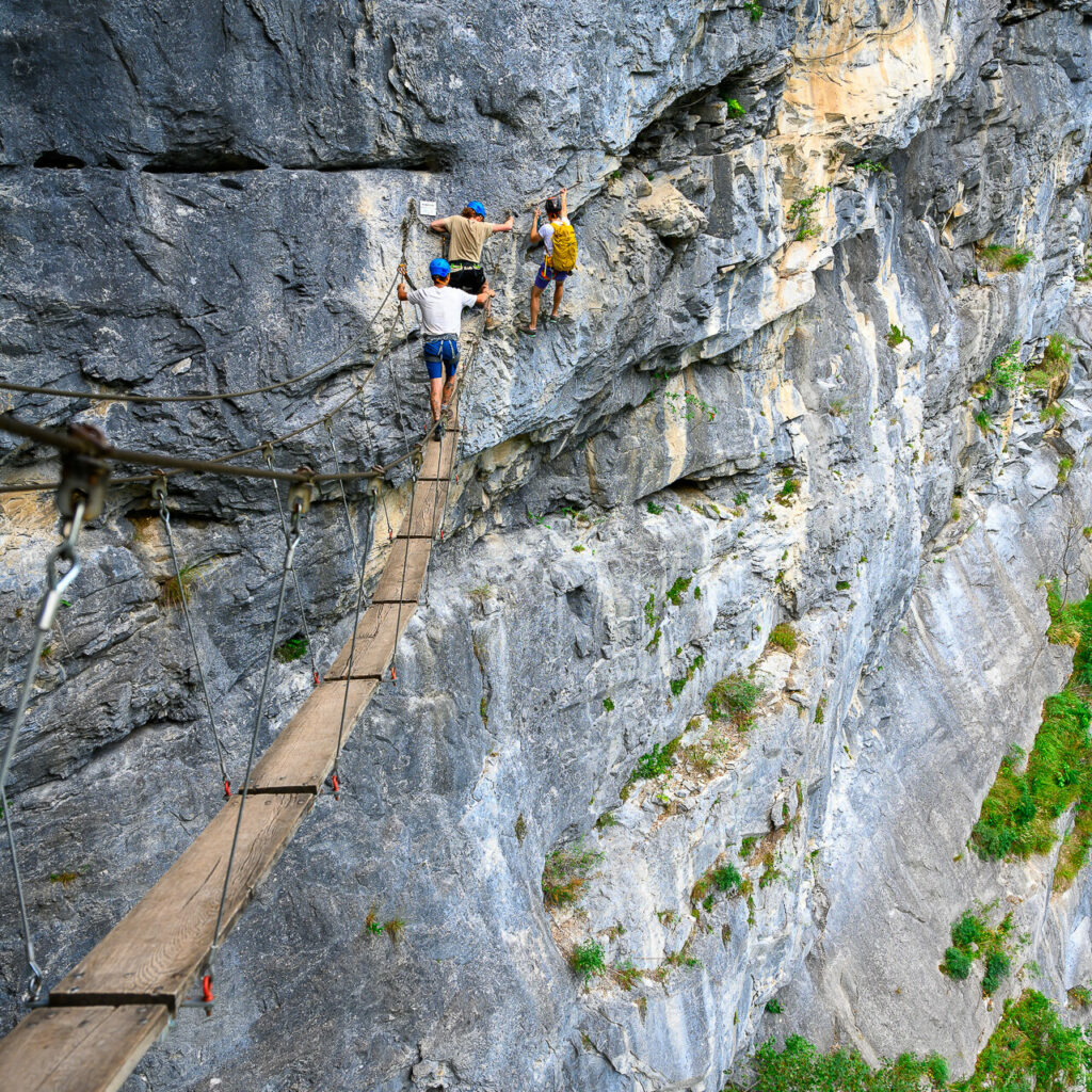 Via Ferrata de Sixt fer à cheval, sur la passerelle de l’Ou Izès