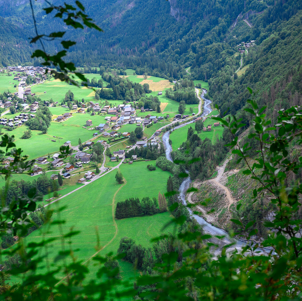 Vue sur la Vallée du Giffre depuis la Via Ferrata